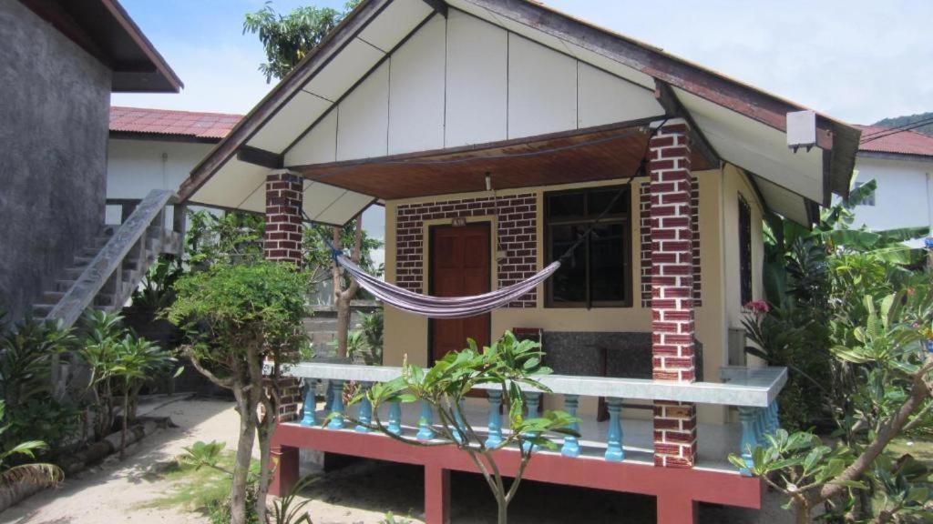 Charung Beach Haad Rin Exterior photo