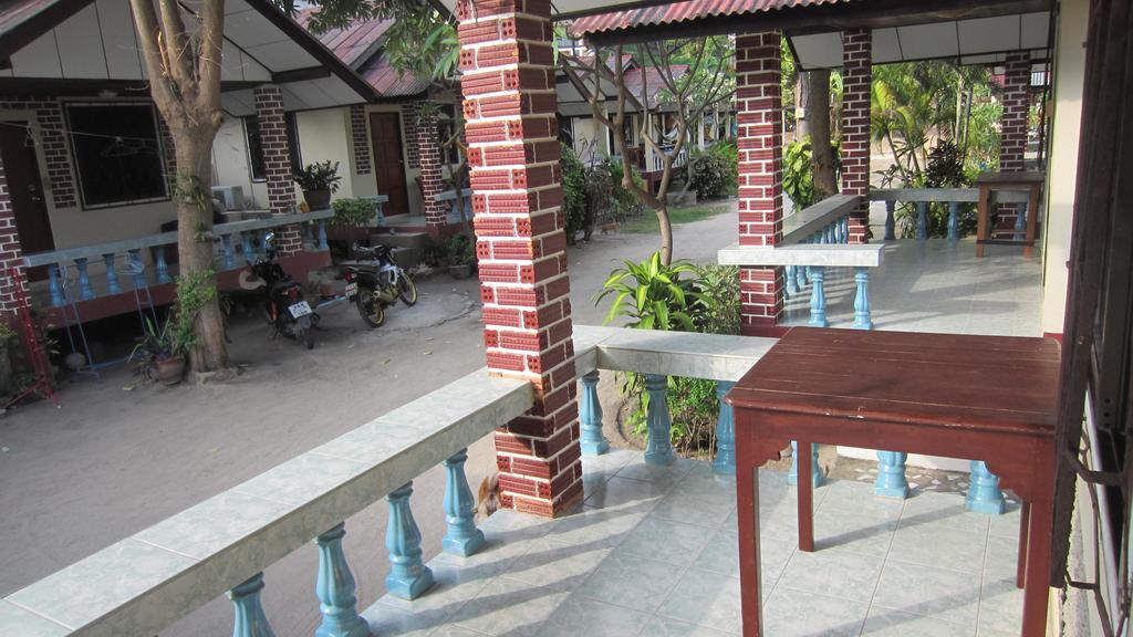 Charung Beach Haad Rin Exterior photo