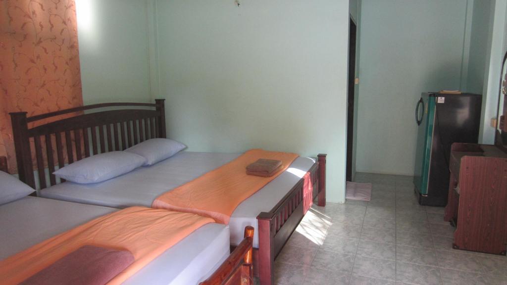 Charung Beach Haad Rin Exterior photo