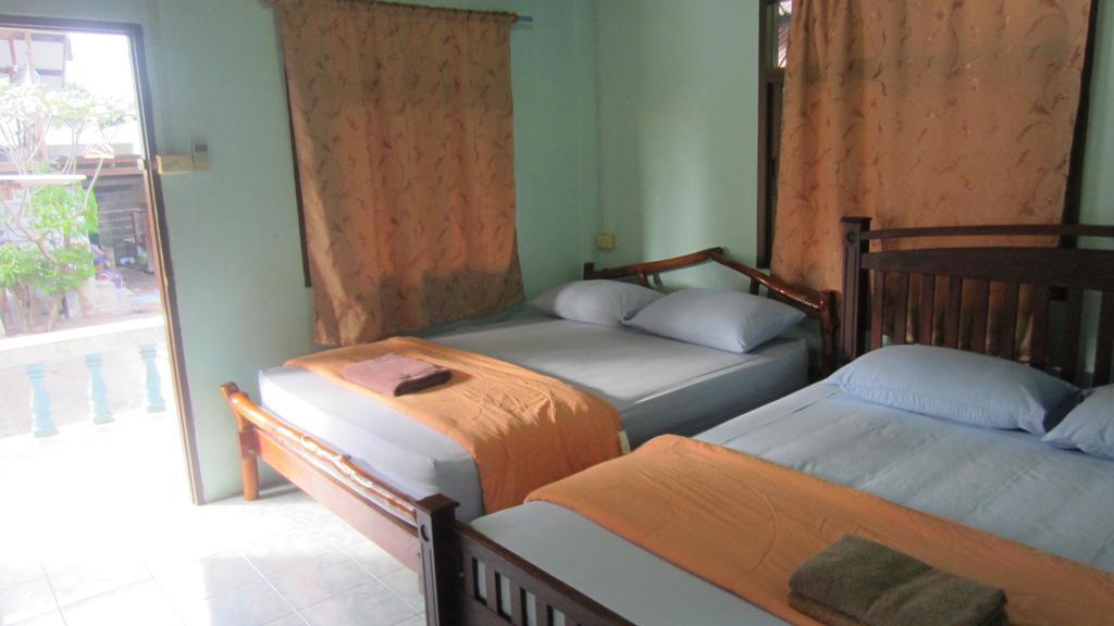 Charung Beach Haad Rin Exterior photo